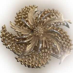 Lisner Gold-tone Starburst Flower Brooch